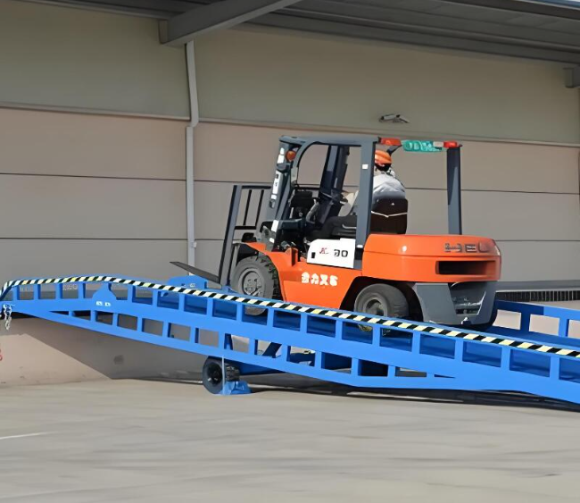垦利移动式卸货平台（叉车用）